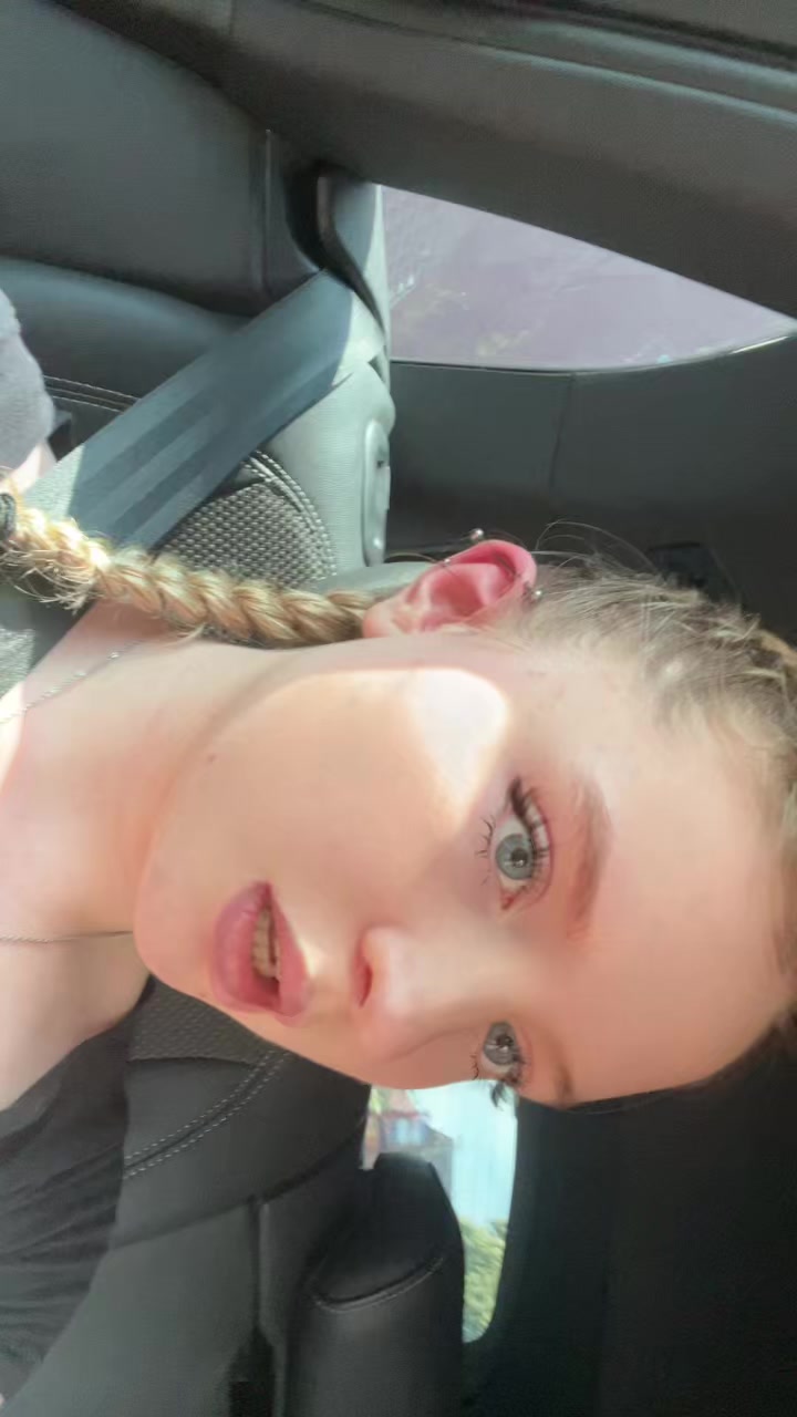 @Notchloe