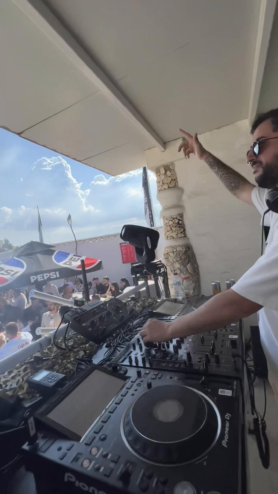 @DJ N&Egrave;O-X