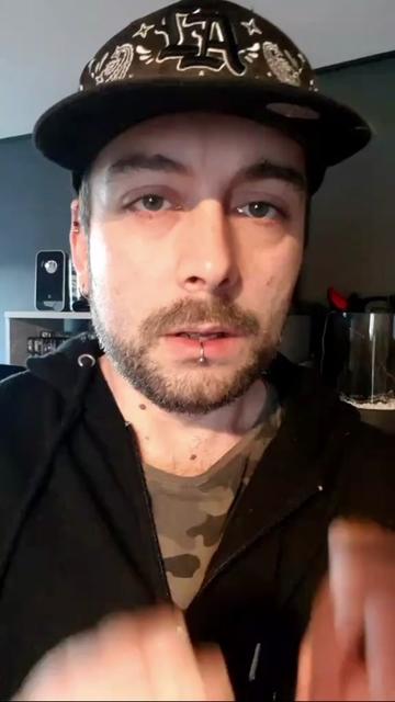 @BroAusBerlin