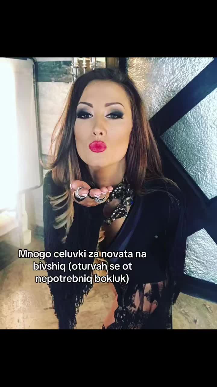@👩&zwj;🎤