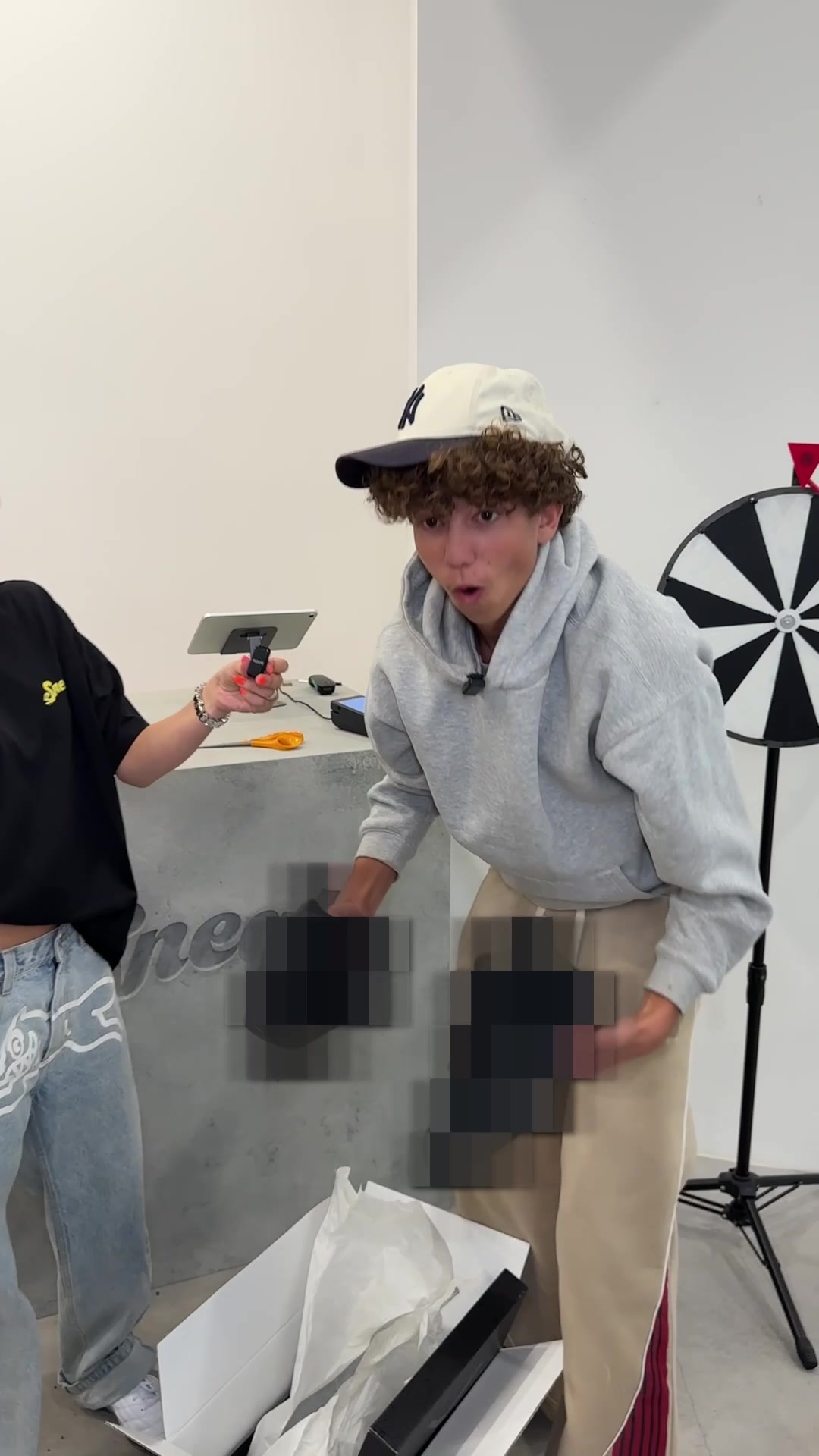 @Sneak.ee