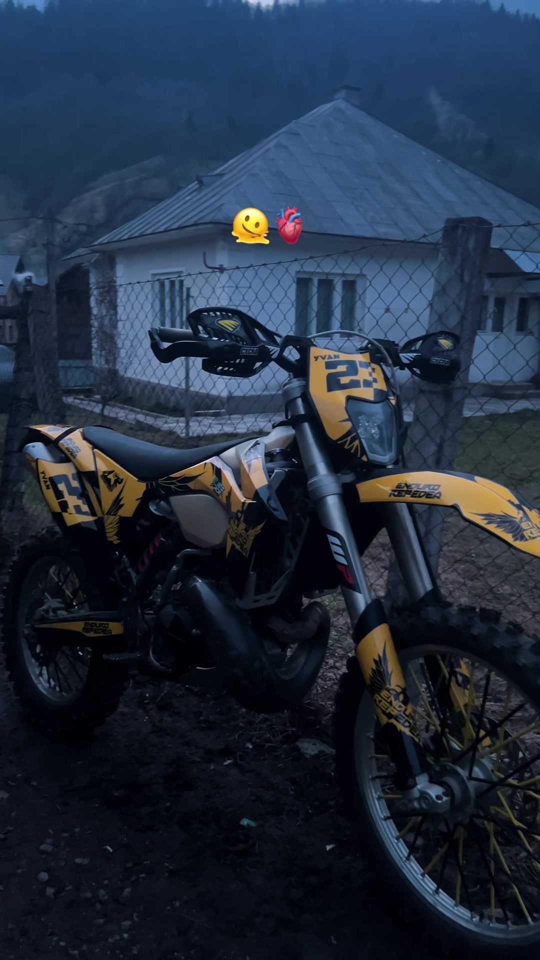 @𝚈𝚅𝙰𝙽
