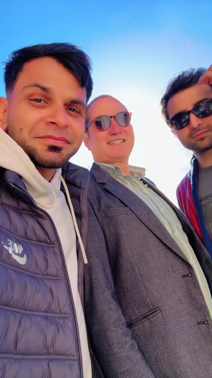 @WASEEM SANTORINI
