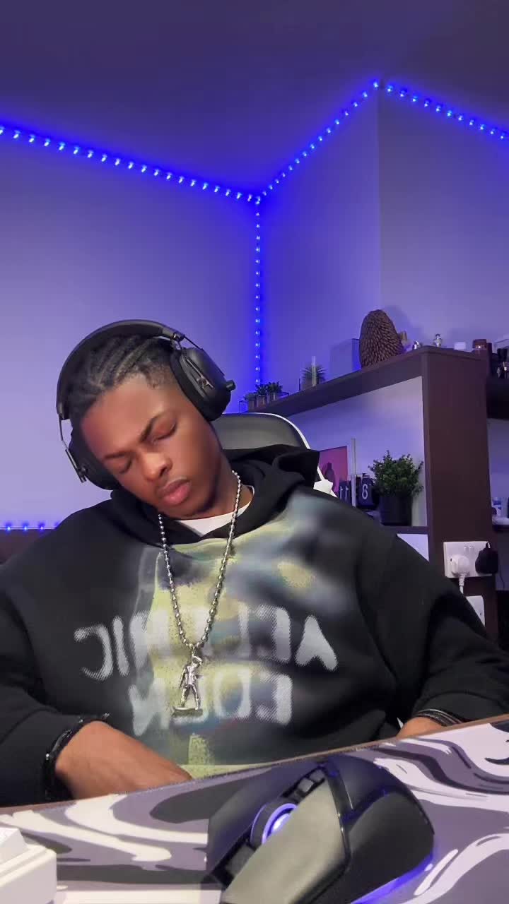 @Iphe._a