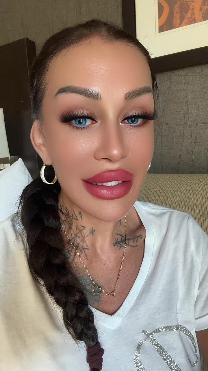 @LennaHorvath