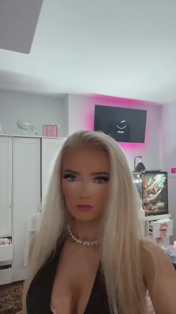 @Ellie - rose ๐