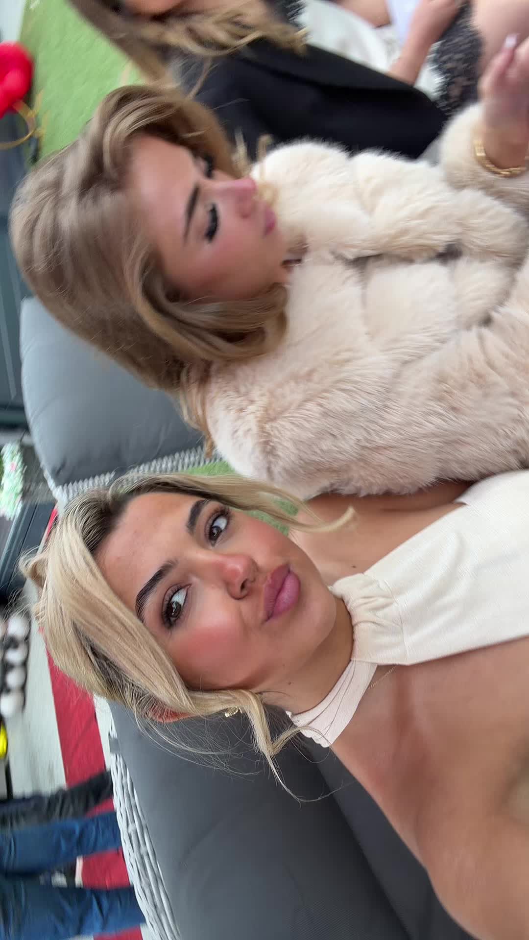 @Lucie Low