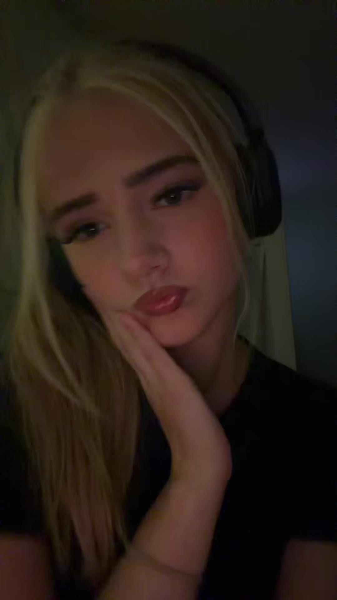 @annie ⭒˚.⋆