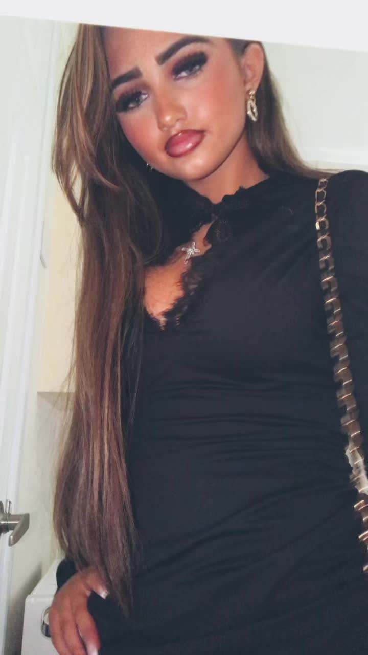 @𝒲𝒾𝓃𝓃𝒾ℯ 𝓂𝒶𝓇𝒾ℯ 👸🏽