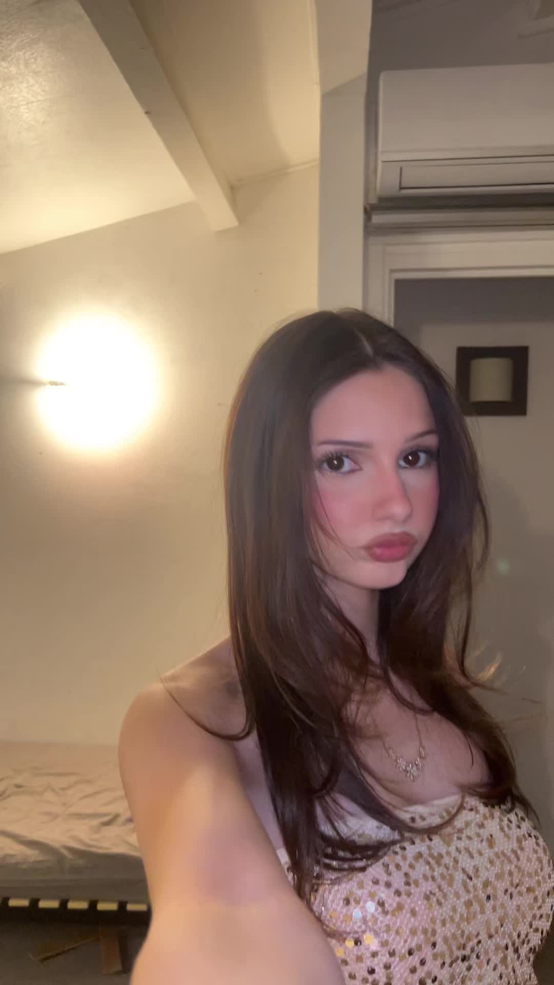 @𝓒𝓪𝓶𝓮𝓻𝓸𝓷