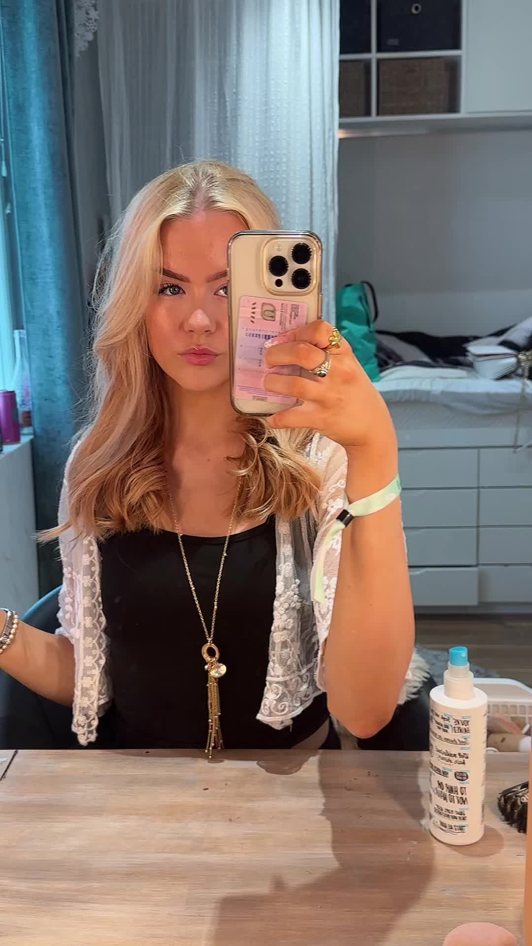 @neanoora