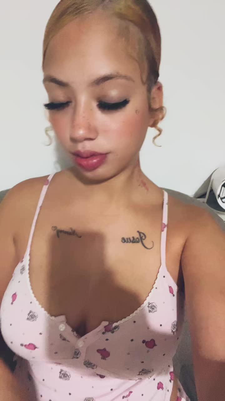 @Ur fave girl 😚