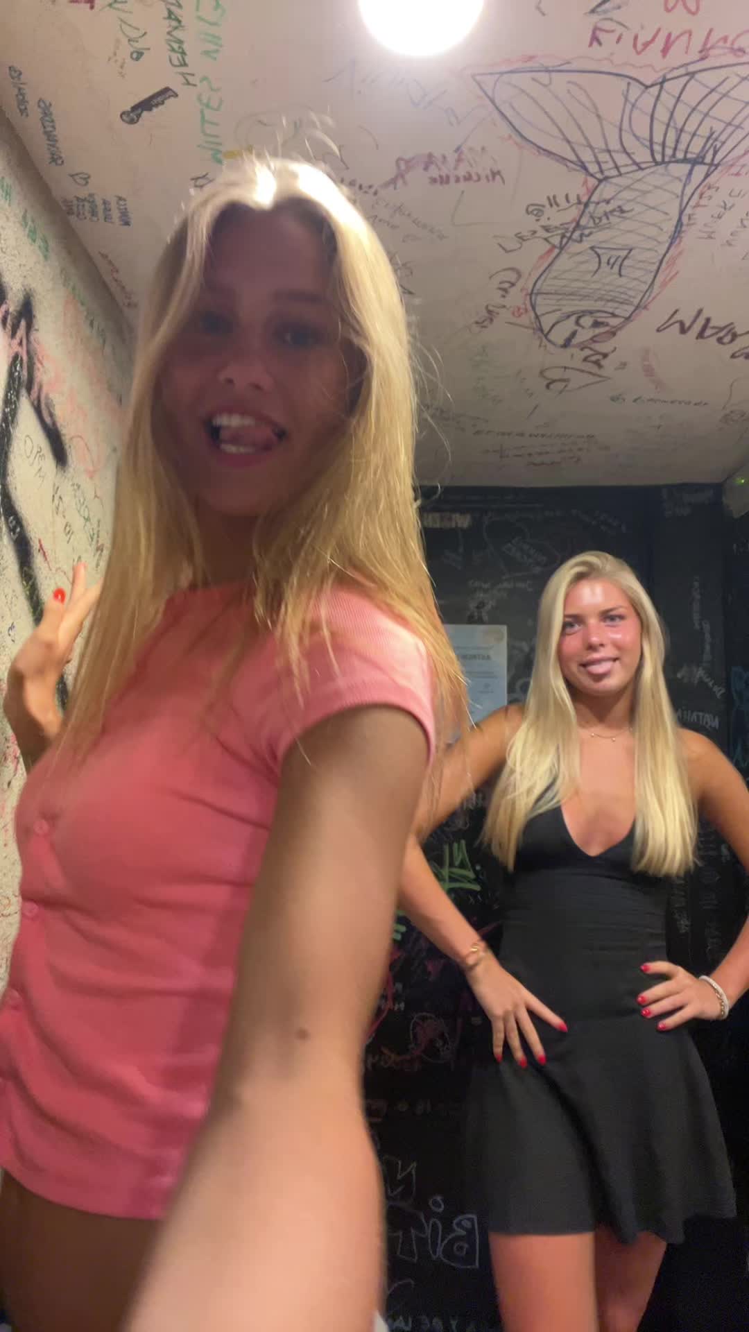 @🦄