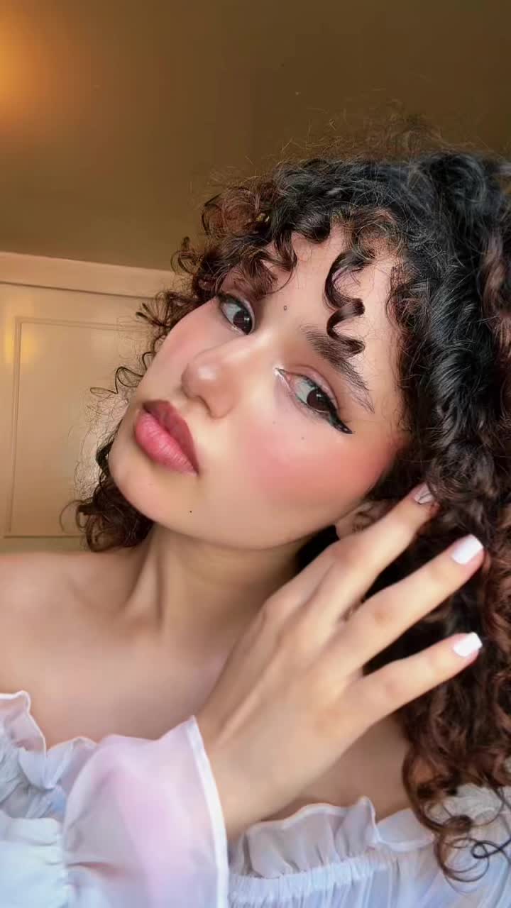 @Curlypurlyy👩🦱