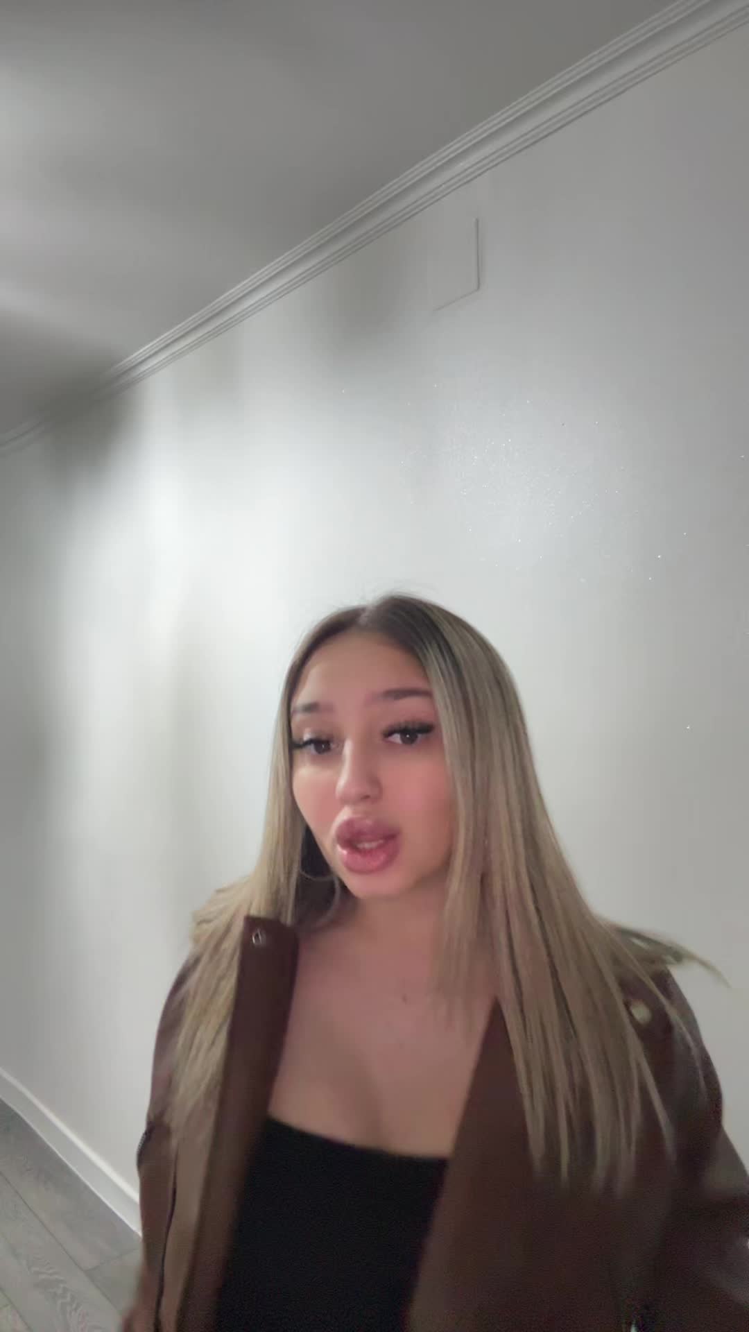 @Elennny