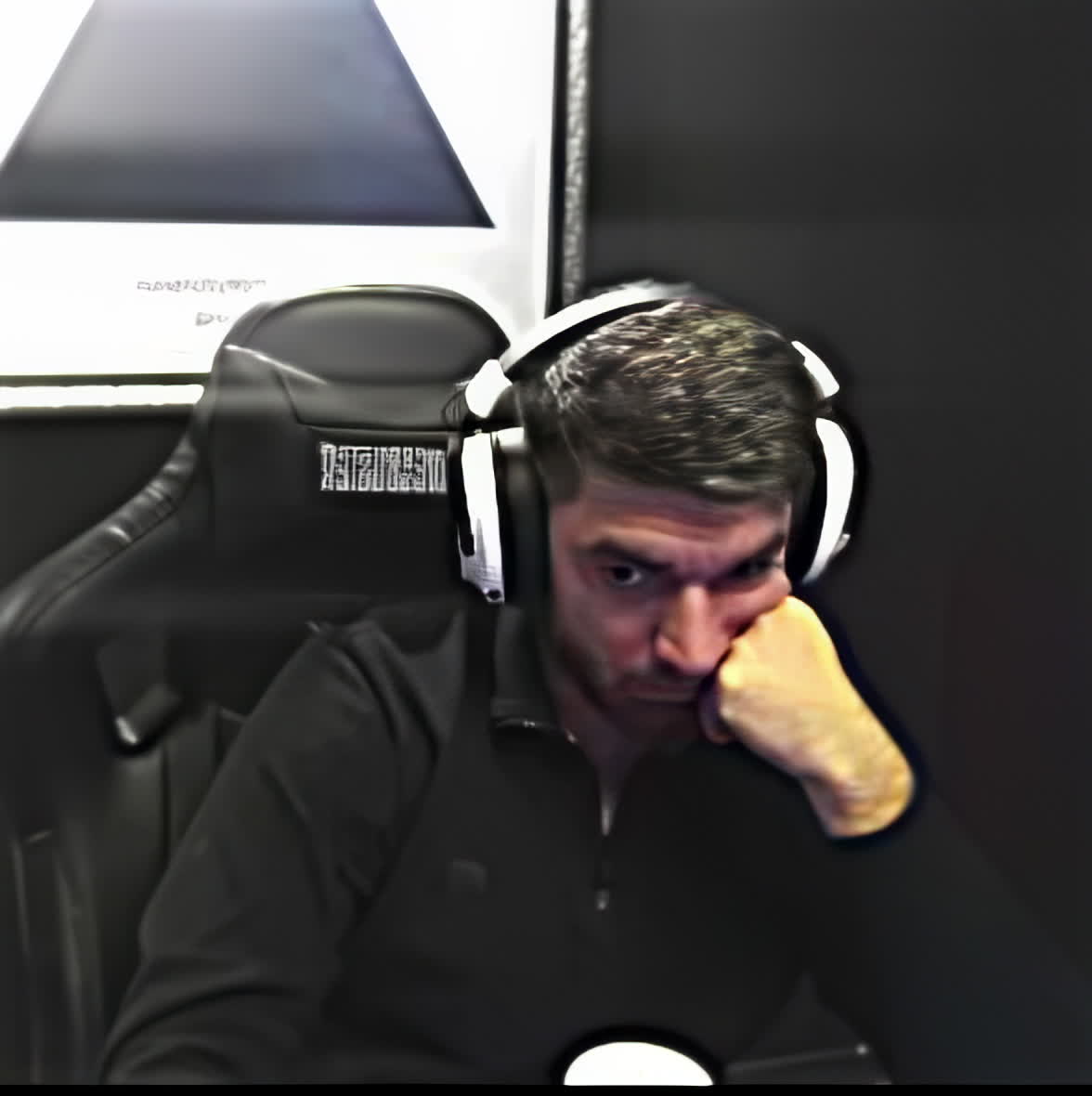 @𝘳𝘢𝘷𝘴𝘩.𝘢𝘦