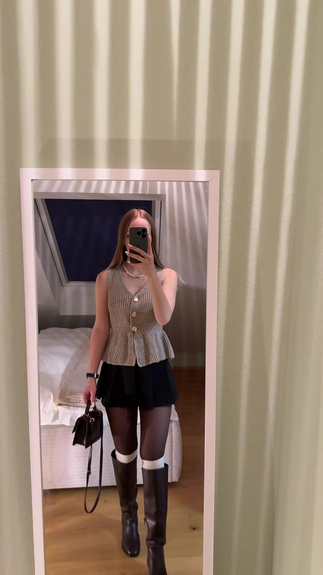 @larissaolivia💛🌼🍯