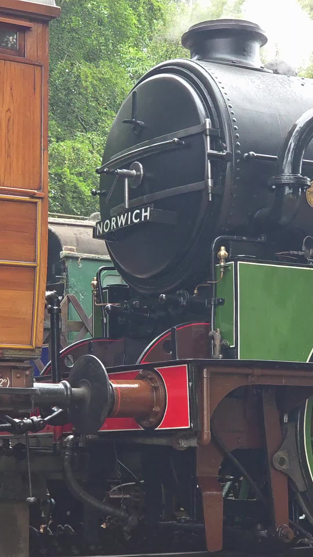 @LynnRailUK