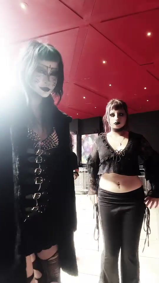 @𝔄𝔰𝔥𝔶𝔟𝔬𝔫𝔤𝔴𝔞𝔱𝔢𝔯⛧ ⩜⃝