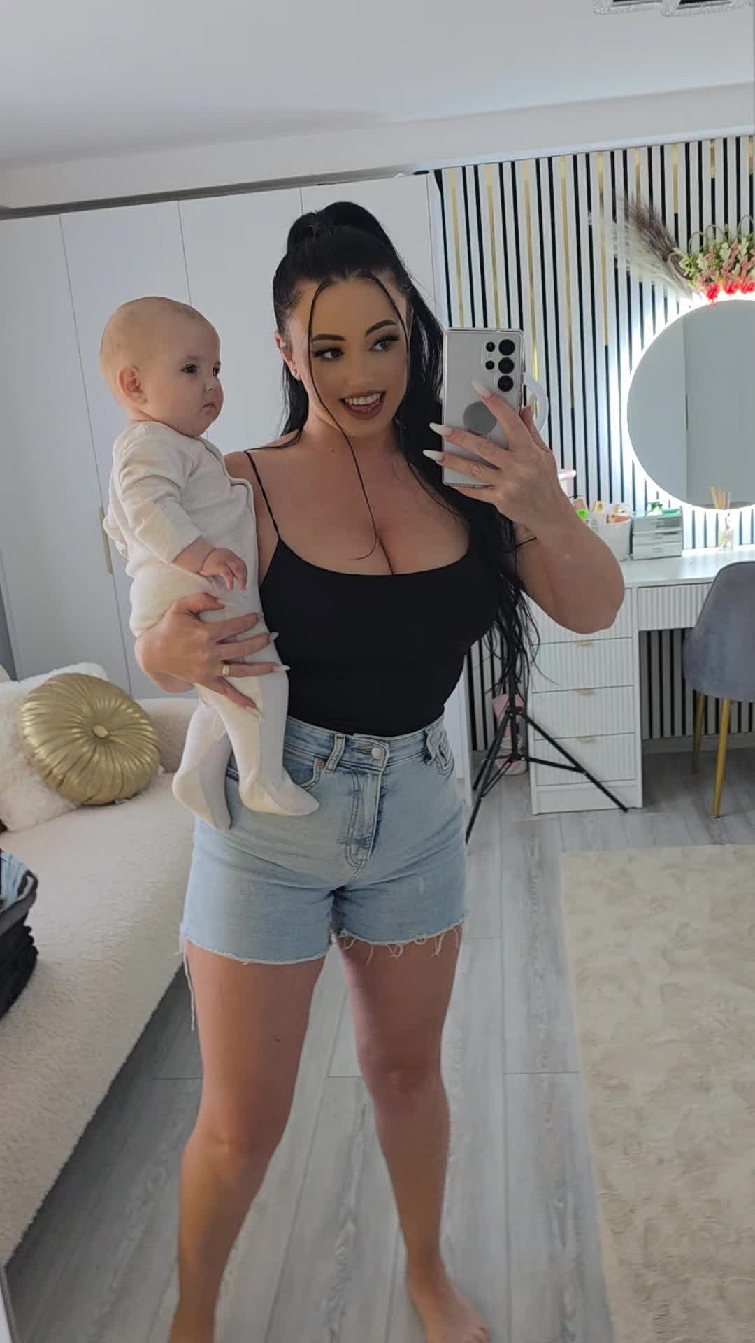 @Adina93