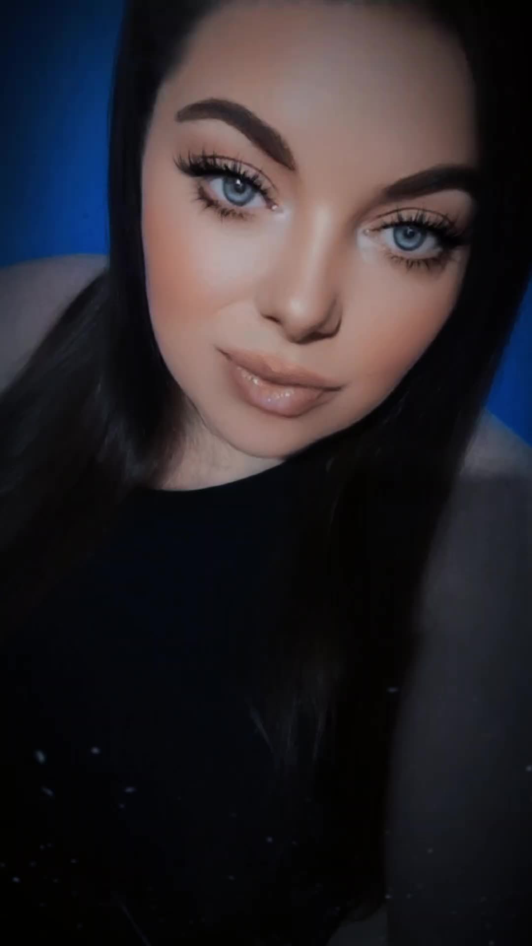 @🍒𝒮𝒽𝒶𝓃𝒶 ~𝓁o𝓊𝒾𝓈𝑒🍒