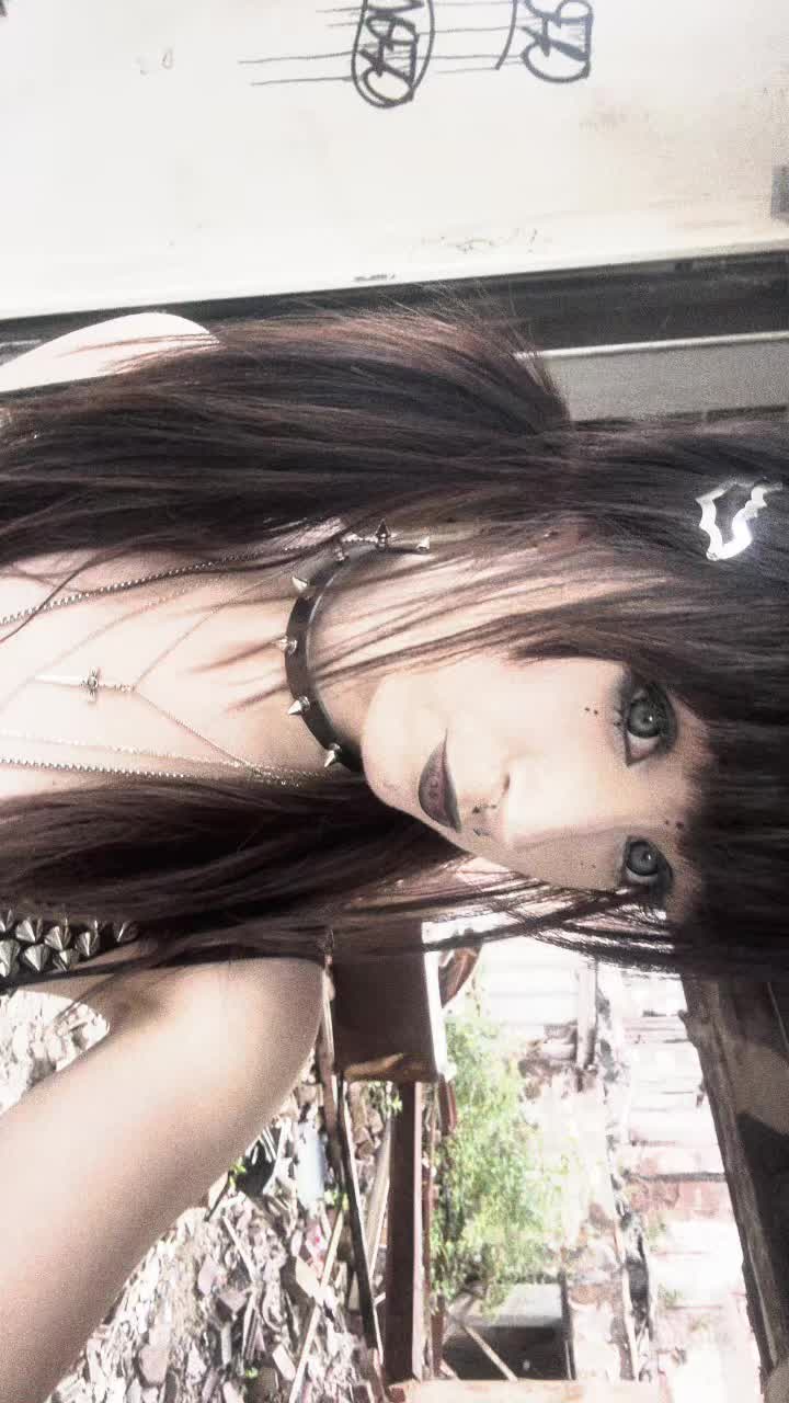 @𝔦𝔷𝔷𝔶🦇