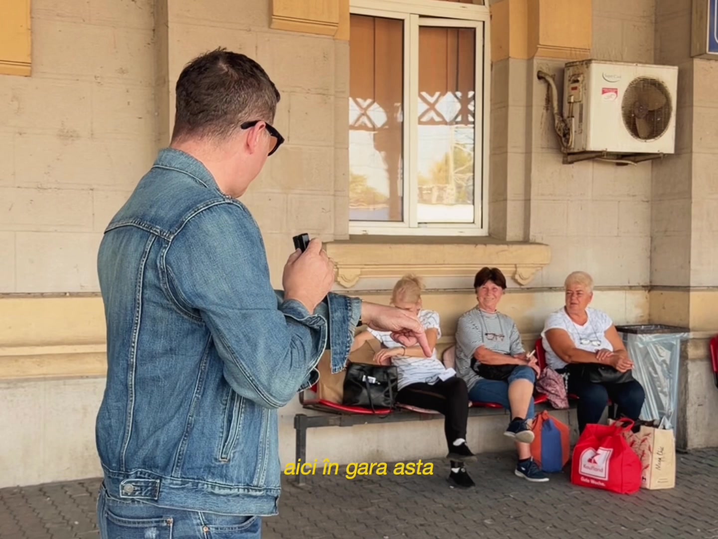 @Akcent