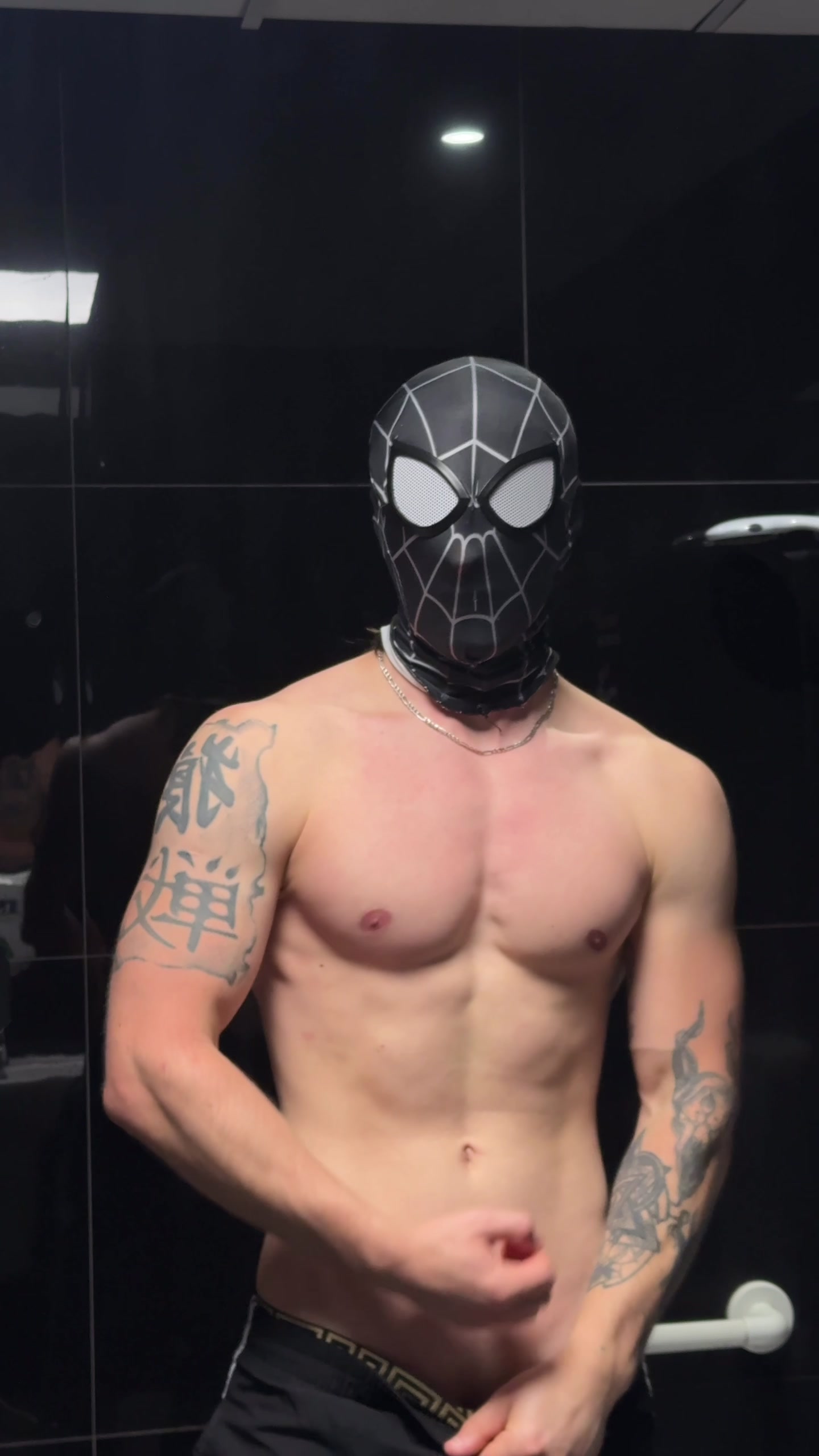 @Angolzi