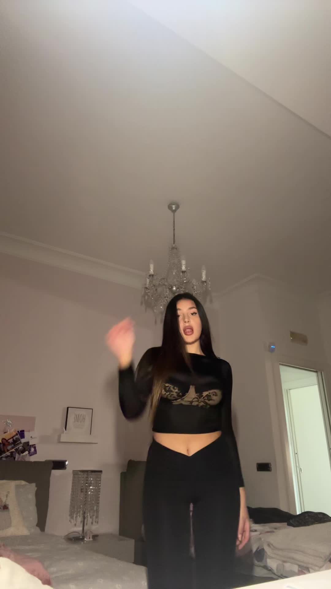@kikkycuzzolino