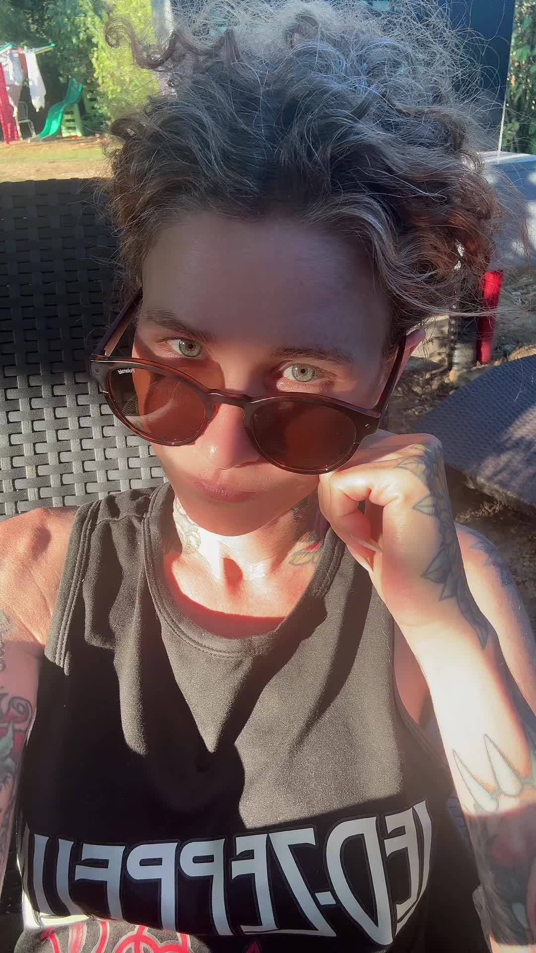 @Curlyhairwithtattoos