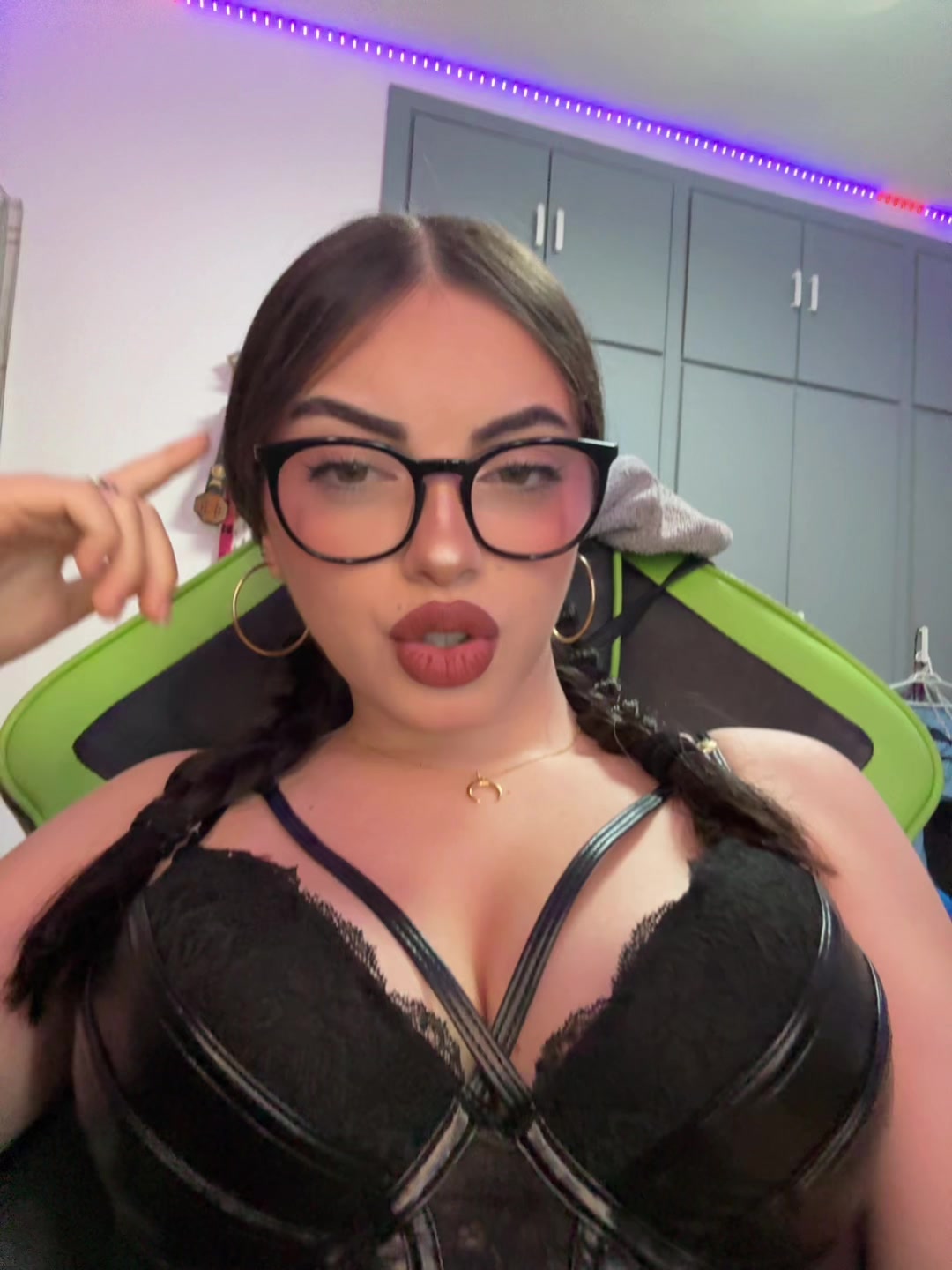 @danielaarosteguii