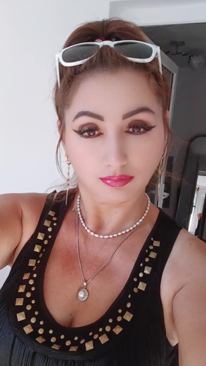@Daniela Daniela DNL