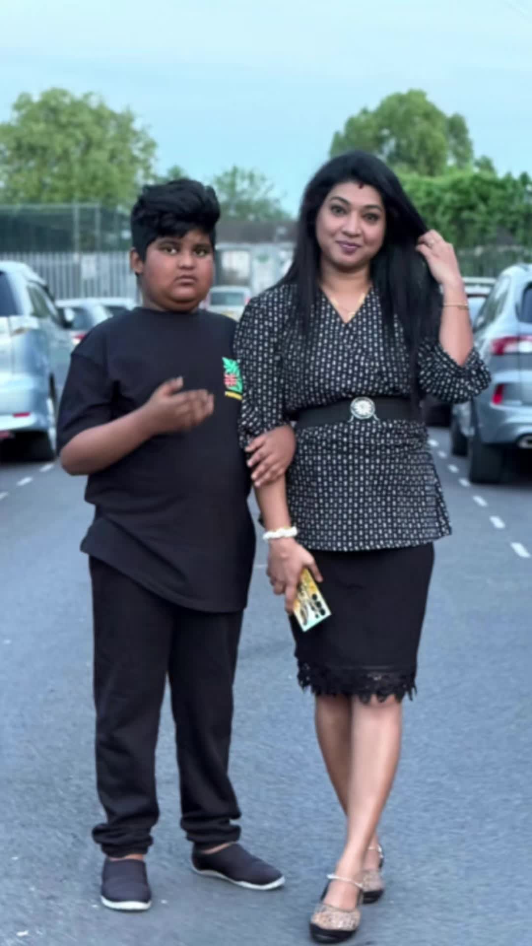 @Vaasan Praba 👨👩👦🇱🇰🇬🇧