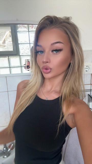 @Hancsi_._