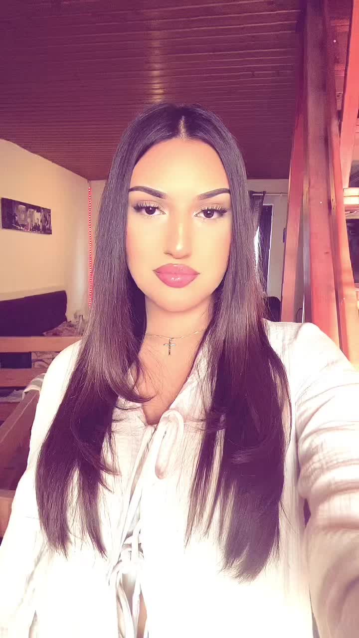 @𝒦𝒾𝒶𝓃𝒶