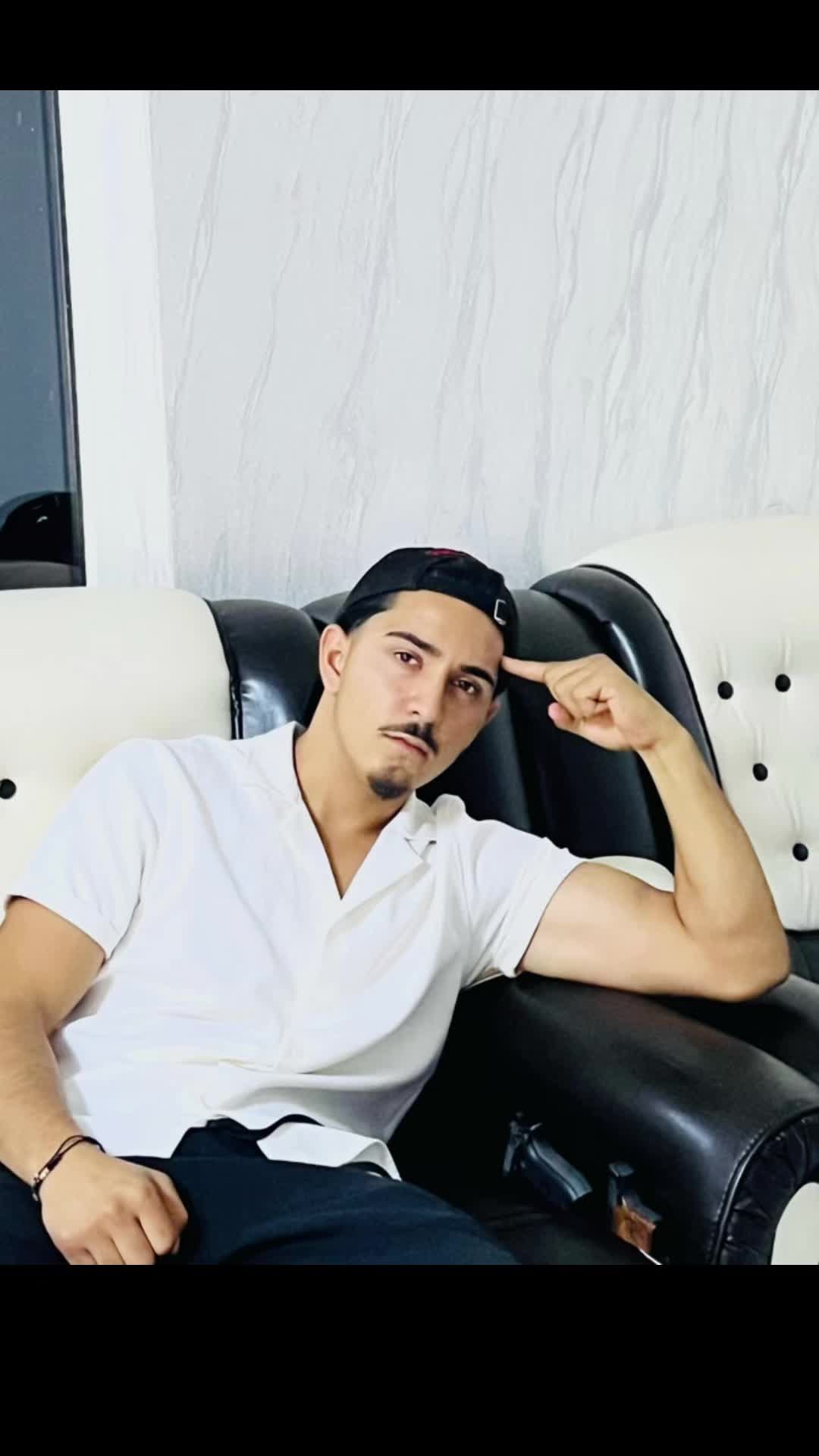 @🇦🇱𝐀𝐠𝐫𝐞𝐬𝐢𝐯𝐮_𝟕𝟕🇦🇱