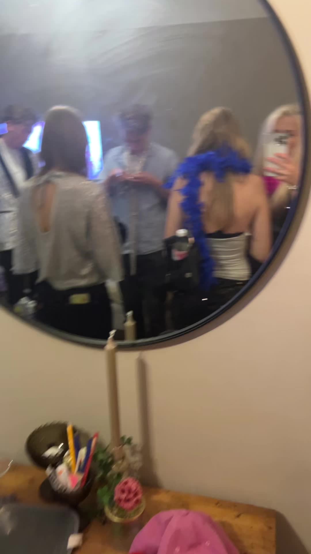 @elladensnellla