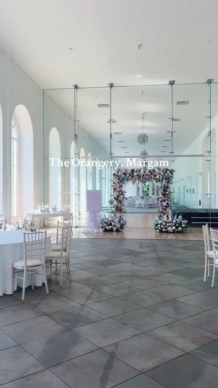 @Wedding flower & venue stylist