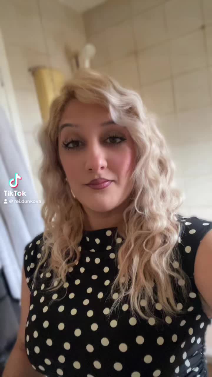 @Re&ntilde;i Dunkova