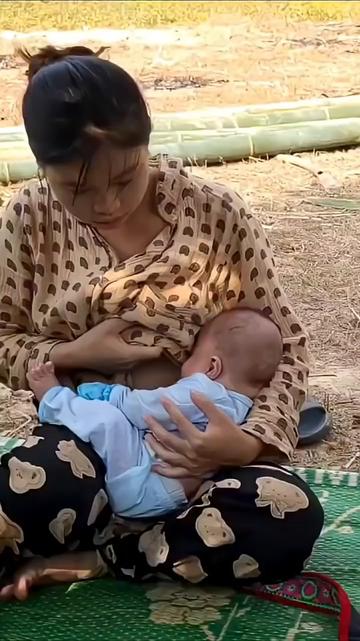 @feeding love 💕