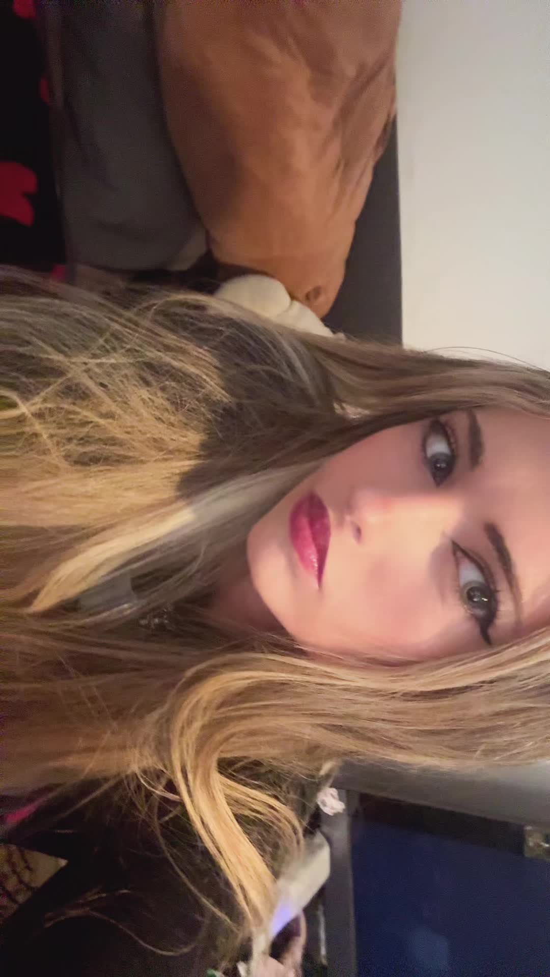 @&egrave;Wrld🧛🏻&zwj;♀️🖤
