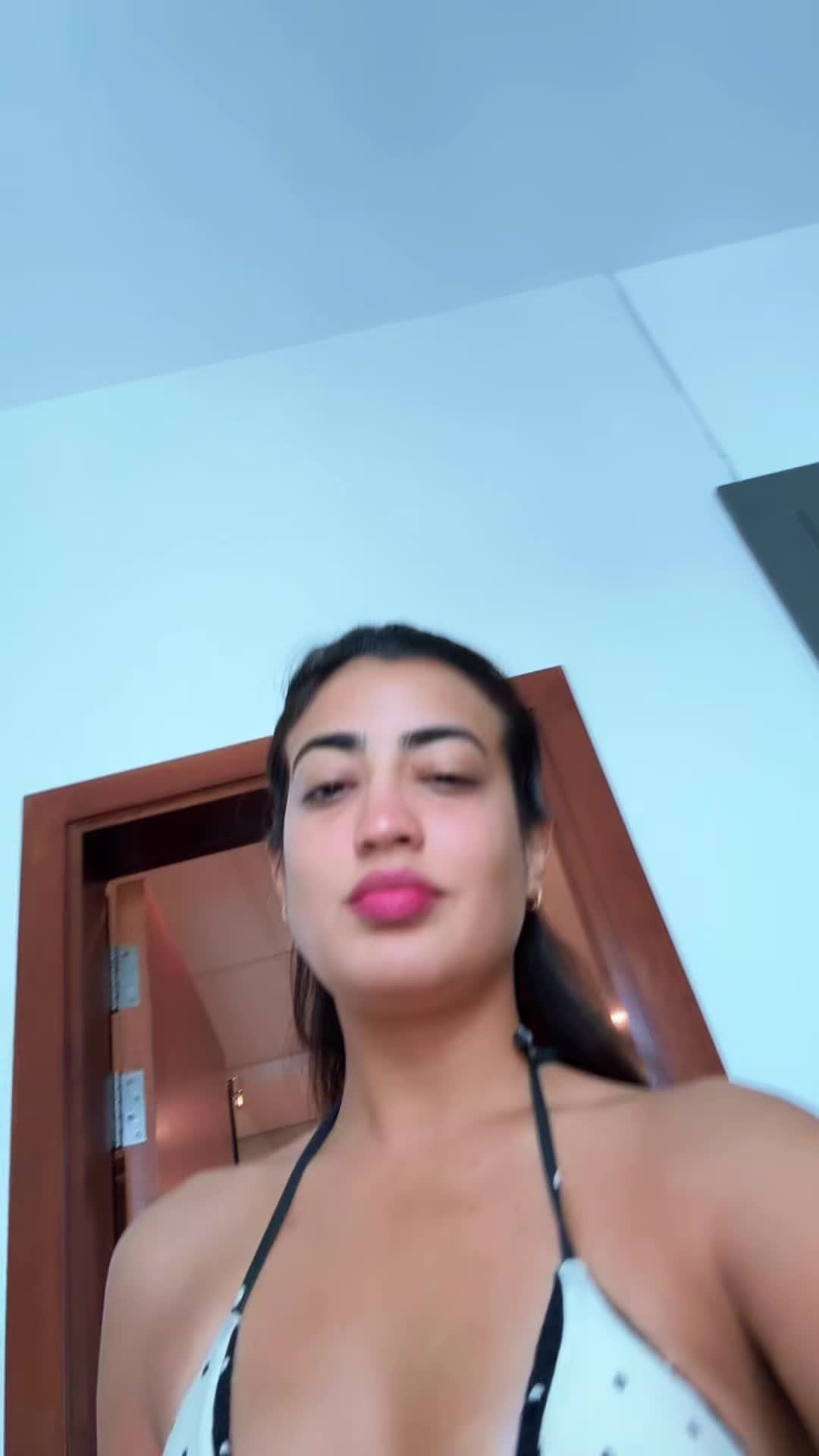 @Nezdha Rendón