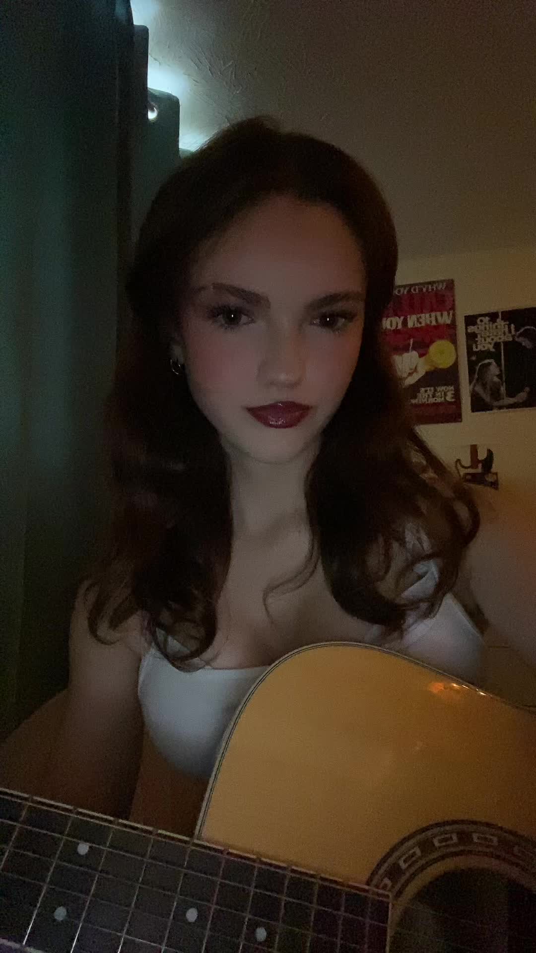 @Chlo🎸