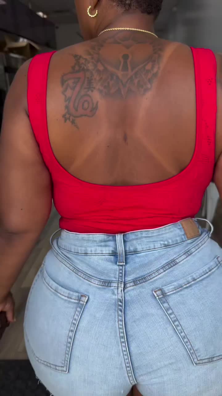@curvy lady