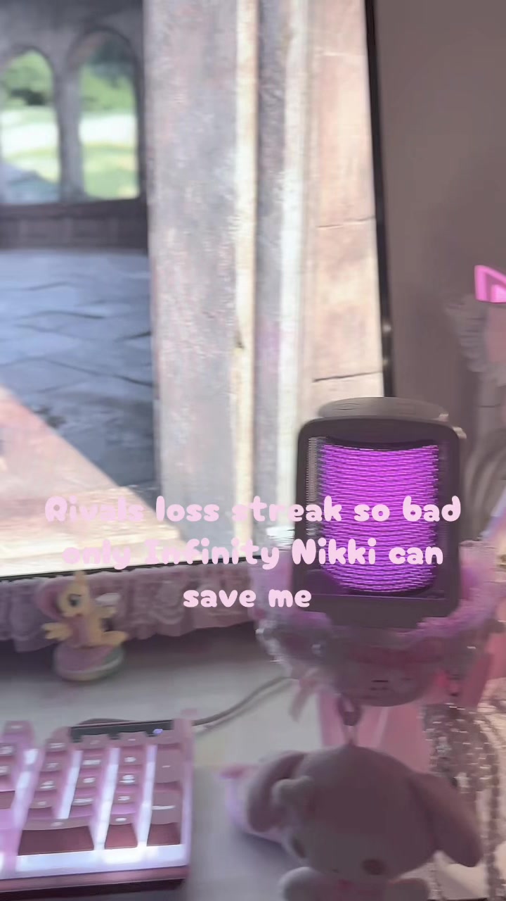 @elliecakes >.<
