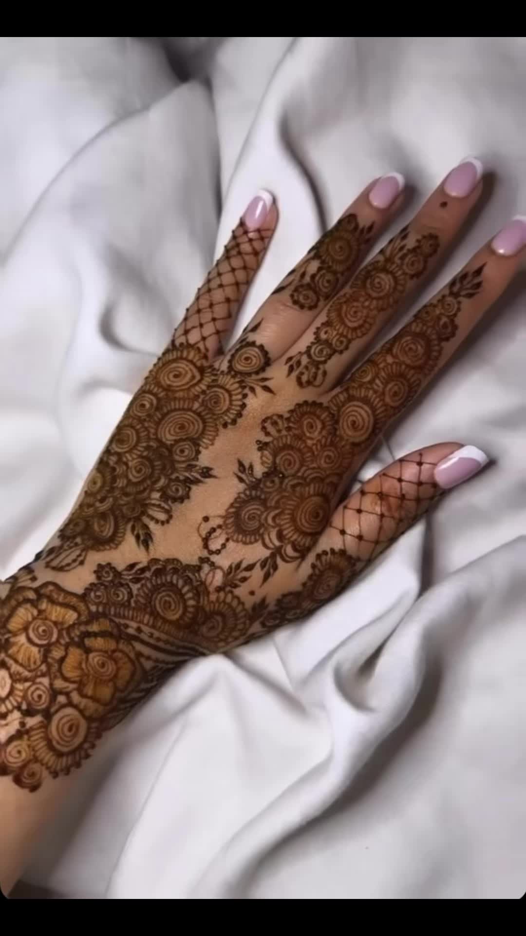 @Henna artist