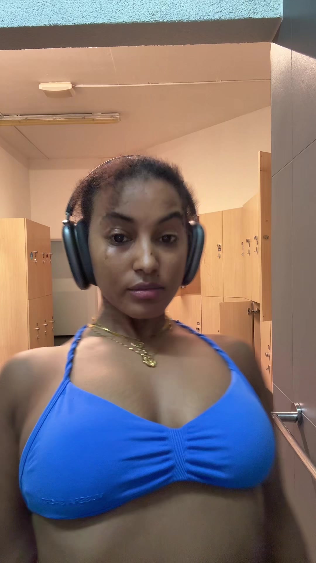@_j7xqj