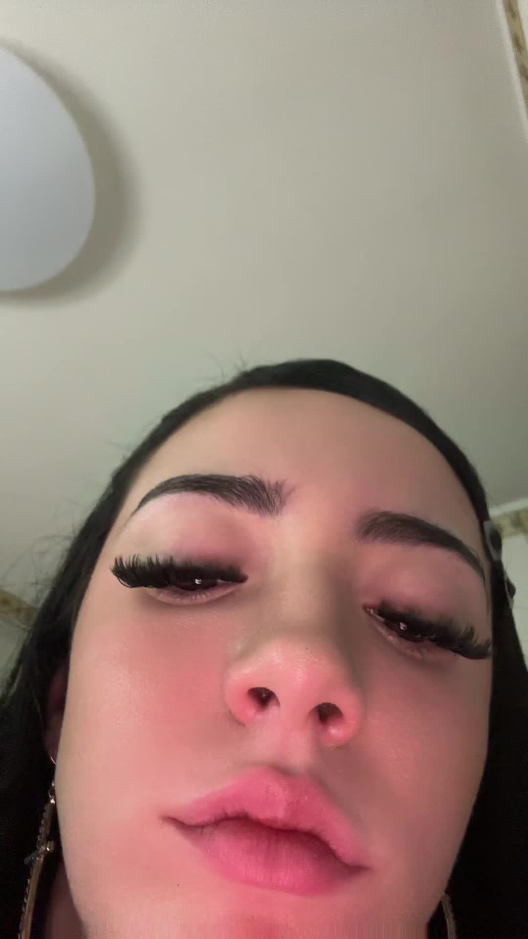 @lari📲