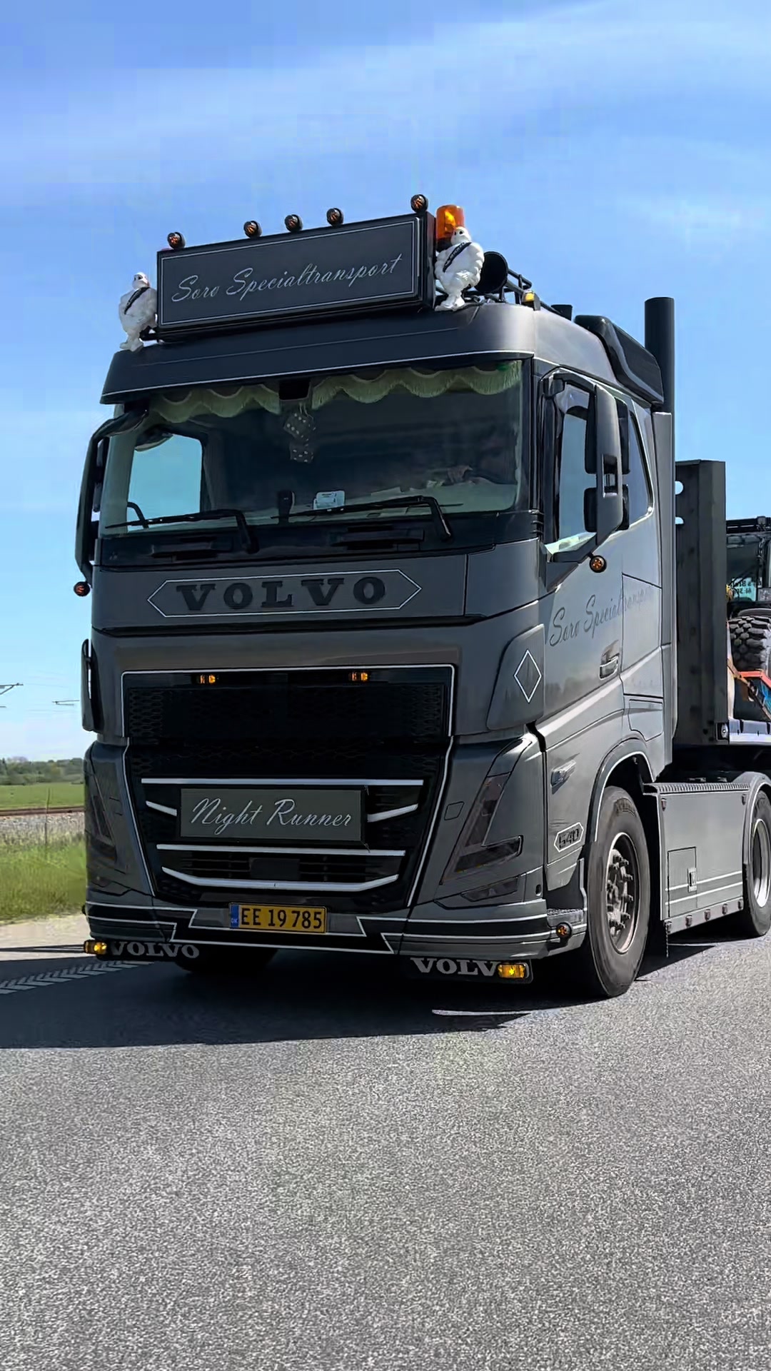 @LV’s TRUCKPHOTO