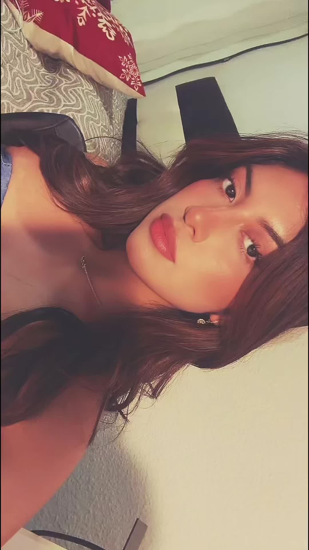 @N O E L I A